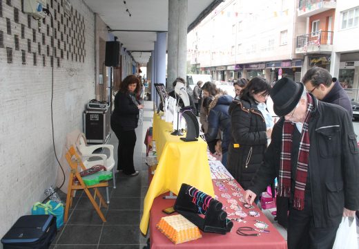 Dezaseis postos participan na primeira edición do Mercado da Artesanía de Oroso